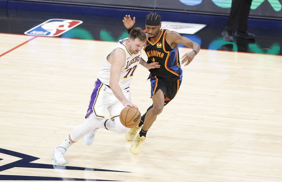 Sizzling teams, MVP candidates square off as Lakers face Thunder