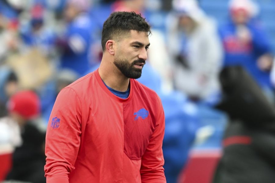 Report: Browns decide against signing DE A.J. Epenesa